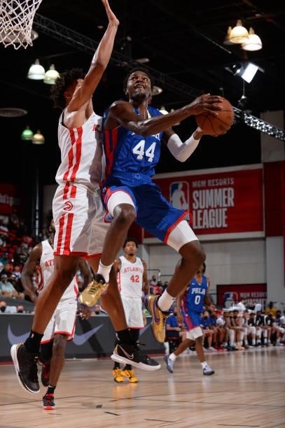 Paul Reed of the Philadelphia 76ers drives to the basket during the game against the Atlanta Hawks during the 2021 Las Vegas Summer League on August...