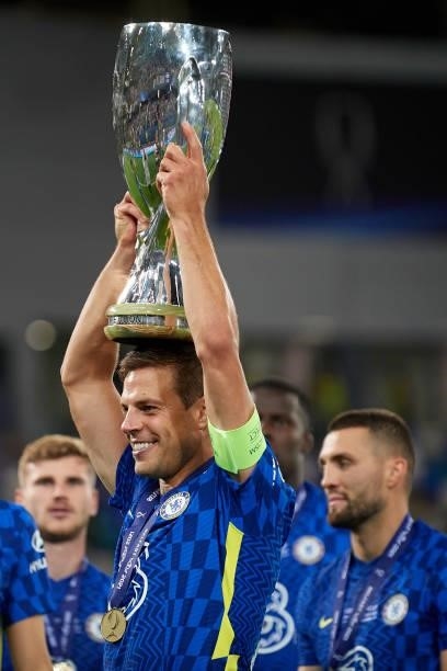 Cesar Azpilicueta of Chelsea lifts the trophy after winning with his team the UEFA Super Cup Final match between Chelsea CF and Villarreal CF at...