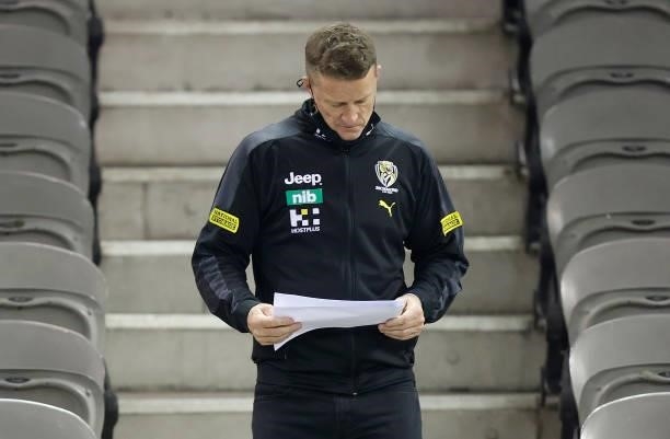Damien Hardwick, Senior Coach of the Tigers looks on during the 2021 AFL Round 22 match between the GWS Giants and the Richmond Tigers at Marvel...