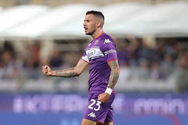 Lorenzo Venuti of ACF Fiorentina celebrates after scoring a goal during the Coppa Italia match between ACF Fiorentina and Cosenza at Artemio Franchi...