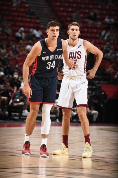 Daulton Hommes of the New Orleans Pelicans fights for rebound against Matt Ryan of the Cleveland Cavaliers during the 2021 Las Vegas Summer League on...