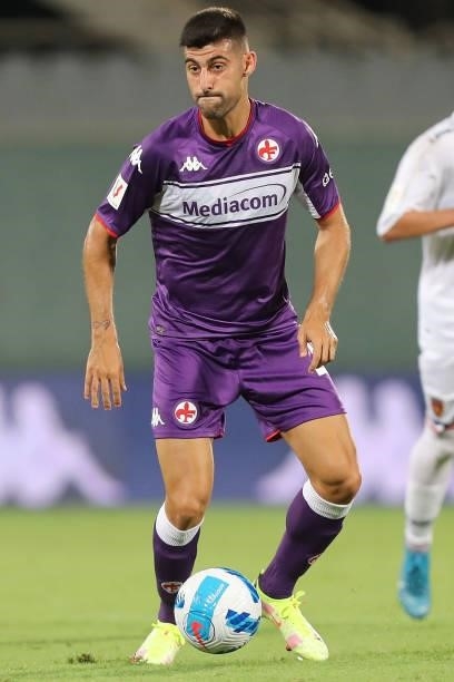 Marco Benassi of AFC Fiorentina in action during the Coppa Italia match between ACF Fiorentina and Cosenza at Artemio Franchi on August 13, 2021 in...