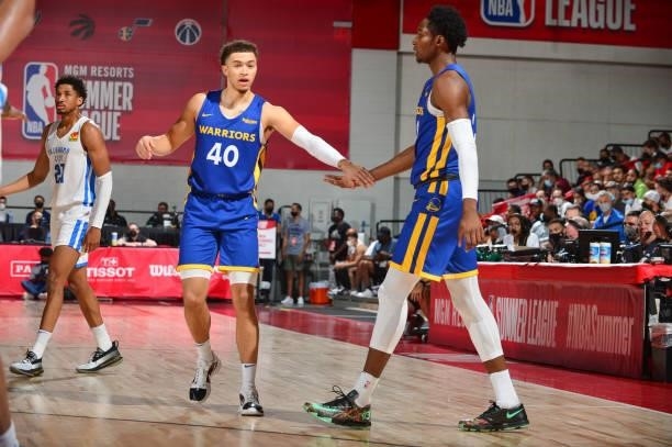 Jaquori McLaughlin of the Golden State Warriors high fives Jonathan Kuminga of the Golden State Warriors during the game against the Oklahoma City...