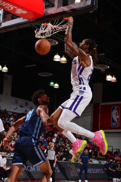 Emanuel Terry of the Sacramento Kings dunks the ball against the Memphis Grizzlies during the 2021 Las Vegas Summer League on August 13, 2021 at the...