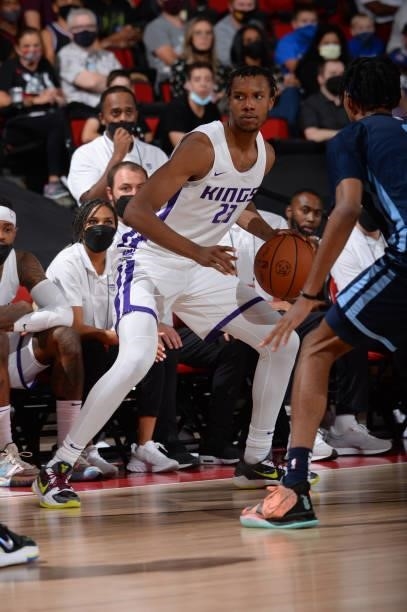 Louis King of the Sacramento Kings handles the ball against the Memphis Grizzlies during the 2021 Las Vegas Summer League on August 13, 2021 at the...