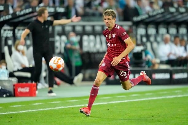 Thomas Mueller of Bayern Muenchen controls the ball during the Bundesliga match between Borussia Moenchengladbach and FC Bayern Muenchen at...