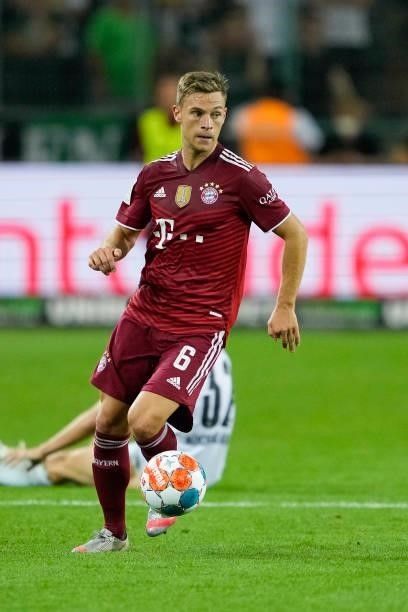 Joshua Kimmich of Bayern Muenchen controls the ball during the Bundesliga match between Borussia Moenchengladbach and FC Bayern Muenchen at...