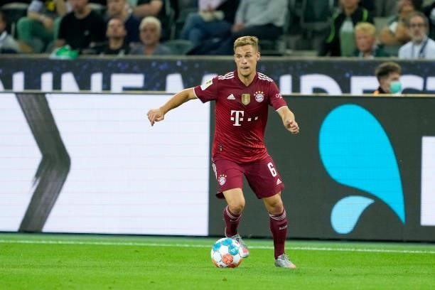 Joshua Kimmich of Bayern Muenchen controls the ball during the Bundesliga match between Borussia Moenchengladbach and FC Bayern Muenchen at...