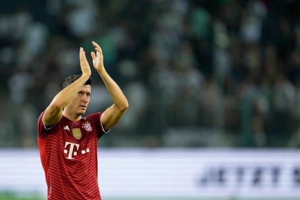 Robert Lewandowski of Bayern Muenchen gestures during the Bundesliga match between Borussia Moenchengladbach and FC Bayern Muenchen at Borussia-Park...