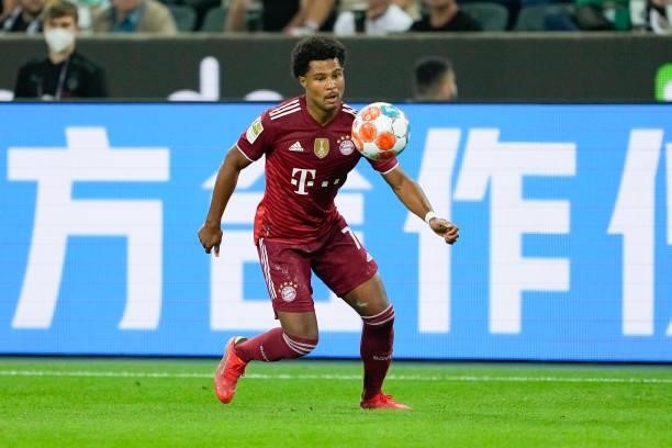 Serge Gnabry of Bayern Muenchen controls the ball during the Bundesliga match between Borussia Moenchengladbach and FC Bayern Muenchen at...