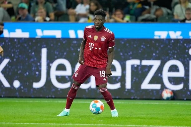 Alphonso Davies of Bayern Muenchen controls the ball during the Bundesliga match between Borussia Moenchengladbach and FC Bayern Muenchen at...