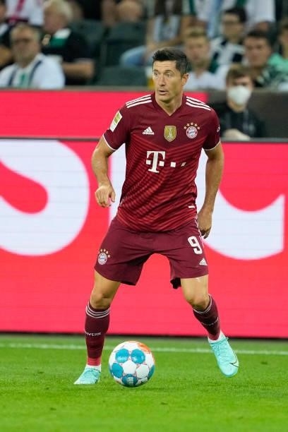 Robert Lewandowski of Bayern Muenchen controls the ball during the Bundesliga match between Borussia Moenchengladbach and FC Bayern Muenchen at...