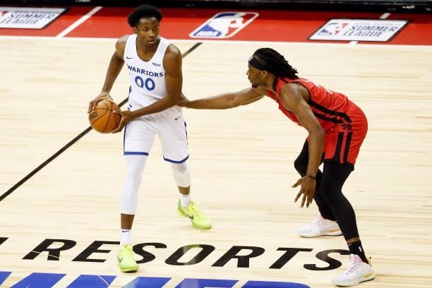 Jonathan Kuminga of the Golden State Warriors handles the ball against the Toronto Raptors during the 2021 Las Vegas Summer League on August 11, 2021...