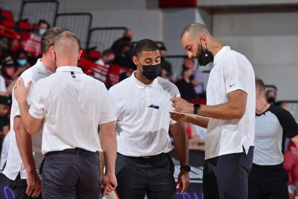 Head Coach, Brian Randle of the Phoenix Suns draws up a play during the game against the Portland Trail Blazers during the 2021 Las Vegas Summer...