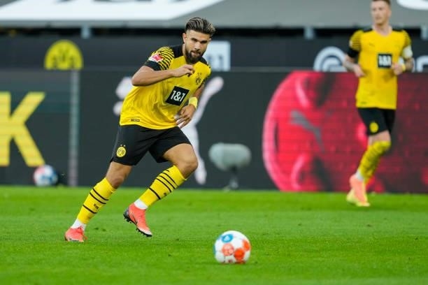 Antonios Papadopoulos of Borussia Dortmund controls the ball during the Bundesliga match between Borussia Dortmund and Eintracht Frankfurt at Signal...