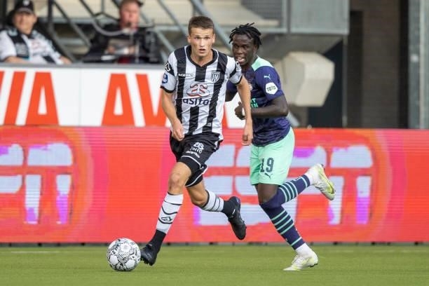 Lucas Schoofs of Heracles Almelo and Armindo Tue NaBangna Bruma of PSV Eindhoven Battle for the ball during the Dutch Eredivisie match between...