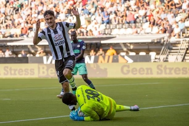 Luca de la Torre of Heracles Almelo and Yvon Mvogo of PSV Eindhoven Battle for the ball during the Dutch Eredivisie match between Heracles Almelo and...