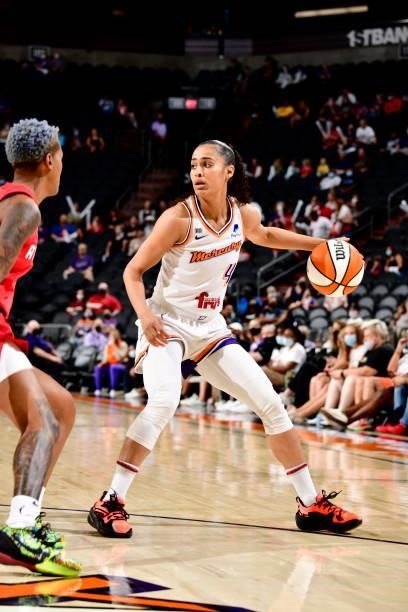 Skylar Diggins-Smith of the Phoenix Mercury handles the ball during the game against the Atlanta Dream on August 15, 2021 at Footprint Center in...