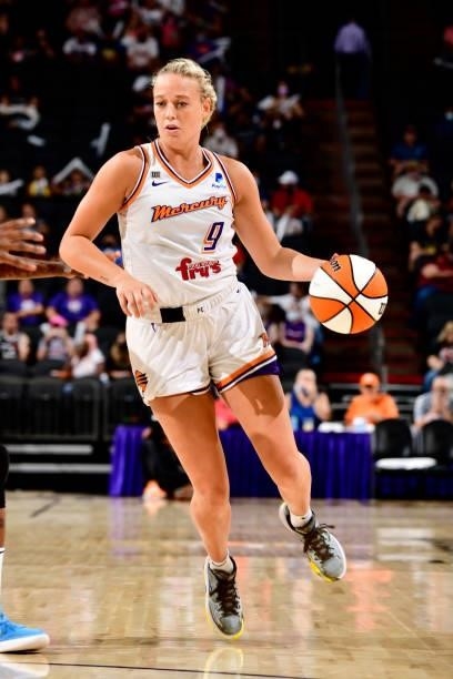 Sophie Cunningham of the Phoenix Mercury handles the ball during the game against the Atlanta Dream on August 15, 2021 at Footprint Center in...