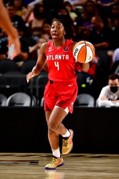 Aari McDonald of the Atlanta Dream handles the ball during the game against the Phoenix Mercury on August 15, 2021 at Footprint Center in Phoenix,...