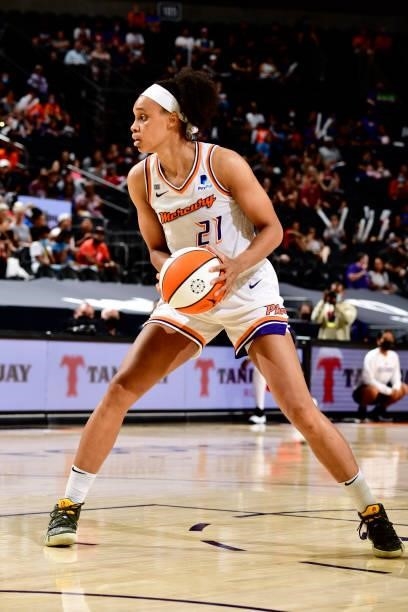 Brianna Turner of the Phoenix Mercury handles the ball during the game against the Atlanta Dream on August 15, 2021 at Footprint Center in Phoenix,...