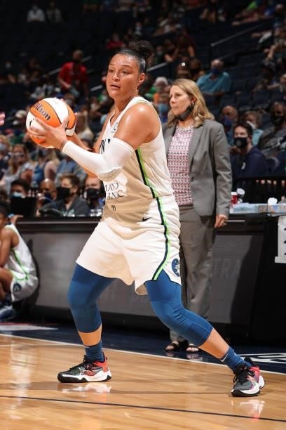 Kayla McBride of the Minnesota Lynx handles the ball during the game against the New York Liberty on August 15, 2021 at Target Center in Minneapolis,...