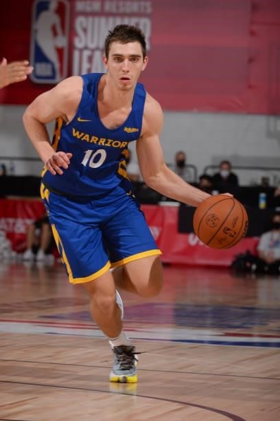 Justinian Jessup of the Golden State Warriors drives to the basket against the New Orleans Pelicans during the 2021 Las Vegas Summer League on August...