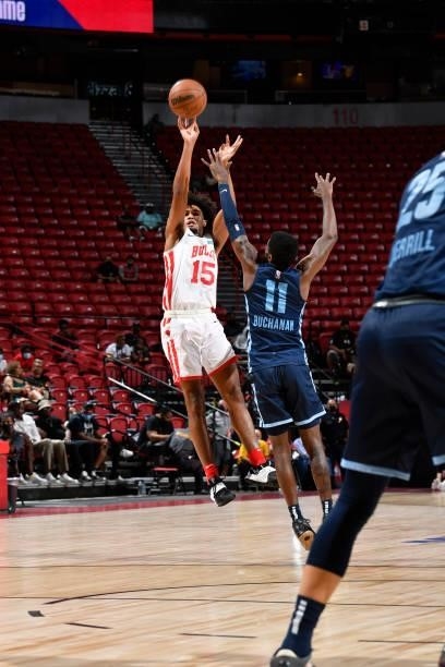 Ethan Thompson of the Chicago Bulls shoots the ball during the game against the Memphis Grizzlies during the 2021 Las Vegas Summer League on August...