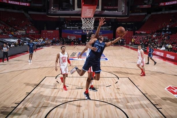 Ben Moore of Memphis Grizzlies drives to the basket during the game against the Chicago Bulls during the 2021 Las Vegas Summer League on August 15,...