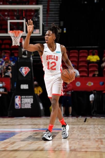 Ayo Dosunmu of the Chicago Bulls alls play during the game against the Memphis Grizzlies during the 2021 Las Vegas Summer League on August 15, 2021...