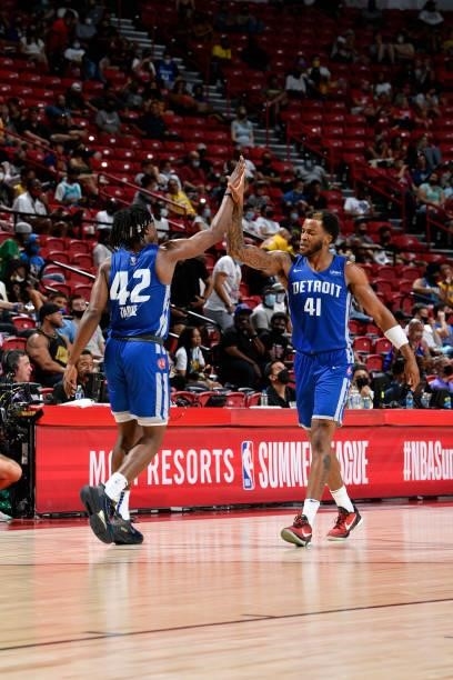 Saddiq Bey high fives Anthony Tarke of the Detroit Pistons during the game against the Los Angeles Lakers during the 2021 Las Vegas Summer League on...
