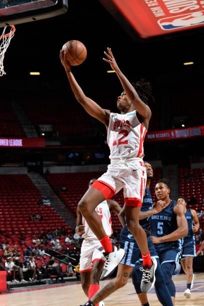 Ayo Dosunmu of the Chicago Bulls drives to the basket during the game against the Memphis Grizzlies during the 2021 Las Vegas Summer League on August...