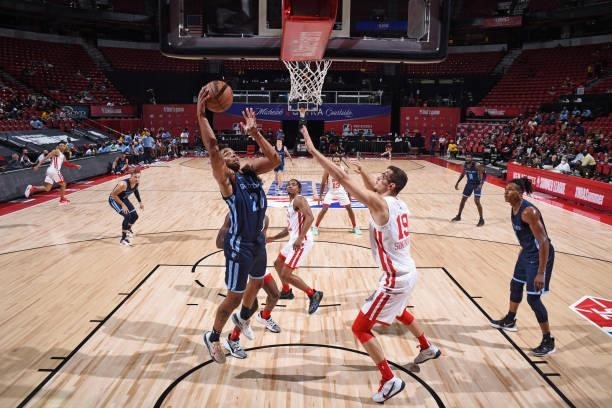 Ben Moore of Memphis Grizzlies drives to the basket during the game against the Chicago Bulls during the 2021 Las Vegas Summer League on August 15,...