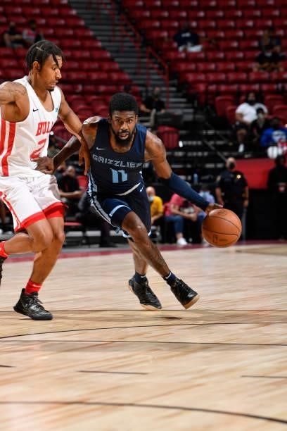 Shaq Buchanan of the Memphis Grizzlies drives to the basket during the game against the Chicago Bulls during the 2021 Las Vegas Summer League on...