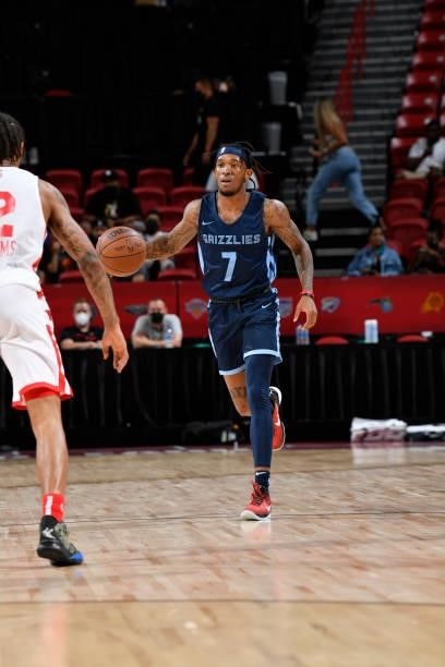 Ahmad Caver of the Memphis Grizzlies dribbles during the game against the Chicago Bulls during the 2021 Las Vegas Summer League on August 15, 2021 at...