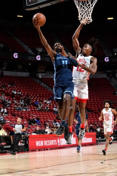 Shaq Buchanan of the Memphis Grizzlies drives to the basket during the game against the Chicago Bulls during the 2021 Las Vegas Summer League on...