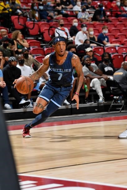Ahmad Caver of the Memphis Grizzlies drives to the basket during the game against the Chicago Bulls during the 2021 Las Vegas Summer League on August...