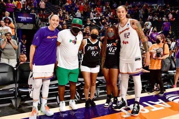 Diana Taurasi and Brittney Griner of the Phoenix Mercury pose with Brittney's wife and family after the game against the Atlanta Dream on August 15,...