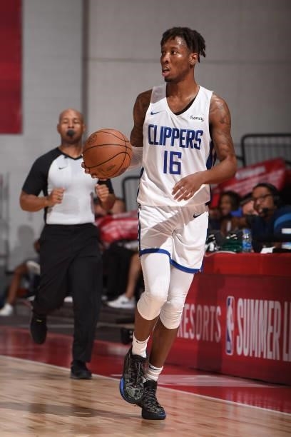 Kerwin Roach II of the LA Clippers dribbles the ball during the game against the Memphis Grizzlies during the 2021 Las Vegas Summer League on August...