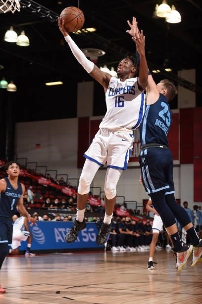 Kerwin Roach II of the LA Clippers shoots the ball during the game against the Memphis Grizzlies during the 2021 Las Vegas Summer League on August...