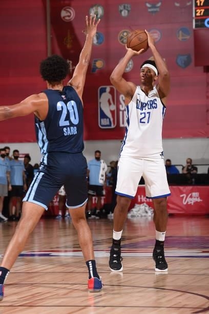 Isaiah Hicks of the LA Clippers shoots the ball during the game against the Memphis Grizzlies during the 2021 Las Vegas Summer League on August 16,...
