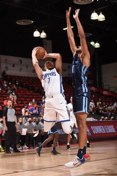 Amir Coffey of the LA Clippers shoots the ball during the game against the Memphis Grizzlies during the 2021 Las Vegas Summer League on August 16,...