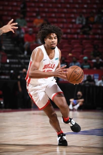 Ethan Thompson of the Chicago Bulls drives to the basket against the Charlotte Hornets during the 2021 Las Vegas Summer League on August 16, 2021 at...