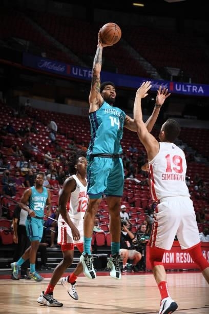 Nick Richards of the Charlotte Hornets shoots the ball against the Chicago Bulls during the 2021 Las Vegas Summer League on August 16, 2021 at the...