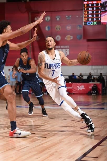 Amir Coffey of the LA Clippers drives to the basket during the game against the Memphis Grizzlies during the 2021 Las Vegas Summer League on August...