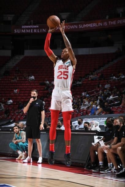 Troy Baxter Jr. #25 of the Chicago Bulls shoots the ball against the Charlotte Hornets during the 2021 Las Vegas Summer League on August 16, 2021 at...