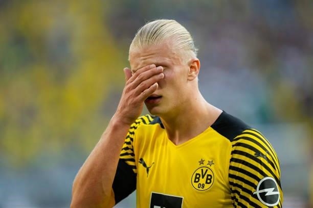 Erling Haaland of Borussia Dortmund looks dejected during the Bundesliga match between Borussia Dortmund and Eintracht Frankfurt at Signal Iduna Park...
