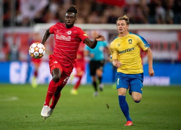 Oumar Solet of Salzburg in action with Simon Hedlund of Broendby during the UEFA Champions League Play-Offs Leg One match between FC Red Bull...