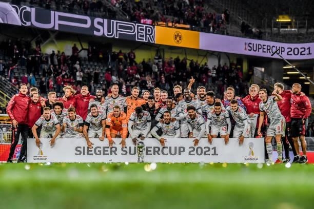 Players of München stay together for the winner photo after the Supercup 2021 match between FC Bayern München and Borussia Dortmund at Signal Iduna...