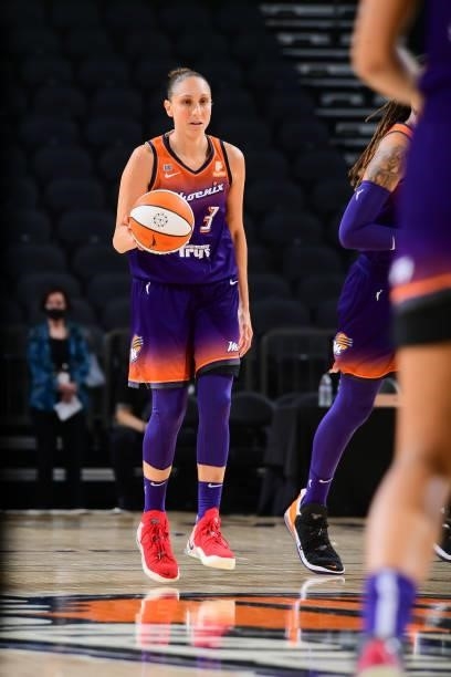 Diana Taurasi of the Phoenix Mercury handles the ball during the game against the Indiana Fever on August 17, 2021 at Footprint Center in Phoenix,...